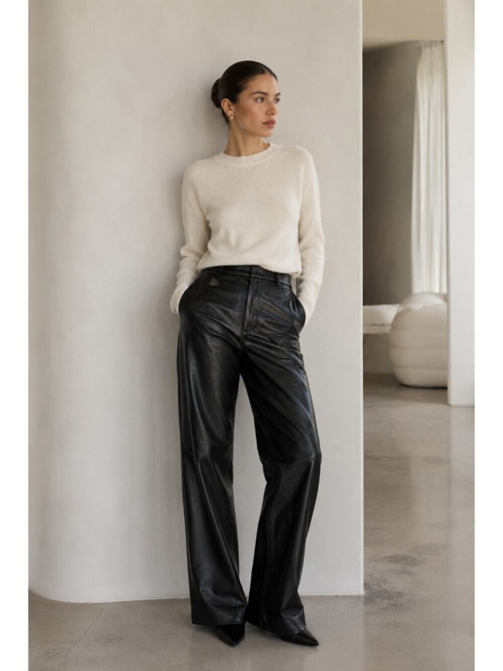 Vintage Y2K Express Women’s Black Leather Pants Size 7/8 Cropped Straight Leg